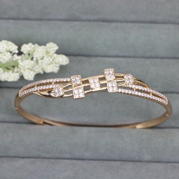 Elegant Rose Gold Bangle with Dazzling Square Crystal Detailing, XPBL0516 - Picture 9 of 12